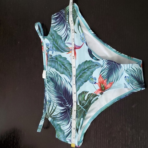 💙4/$20 Tropical Bikini Bottoms - Picture 6 of 7